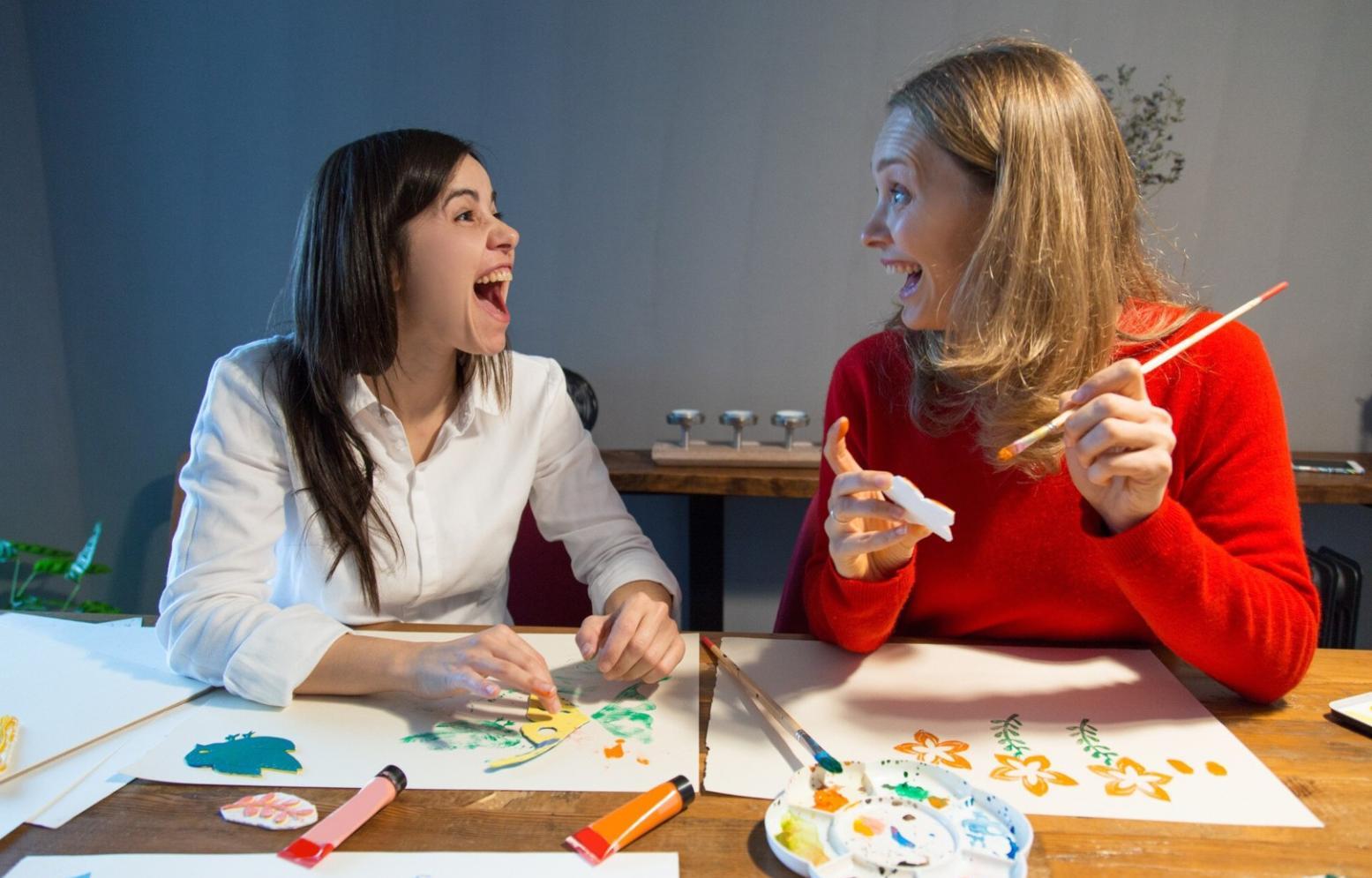 Sesión de formación práctica con casos reales de gestión financiera